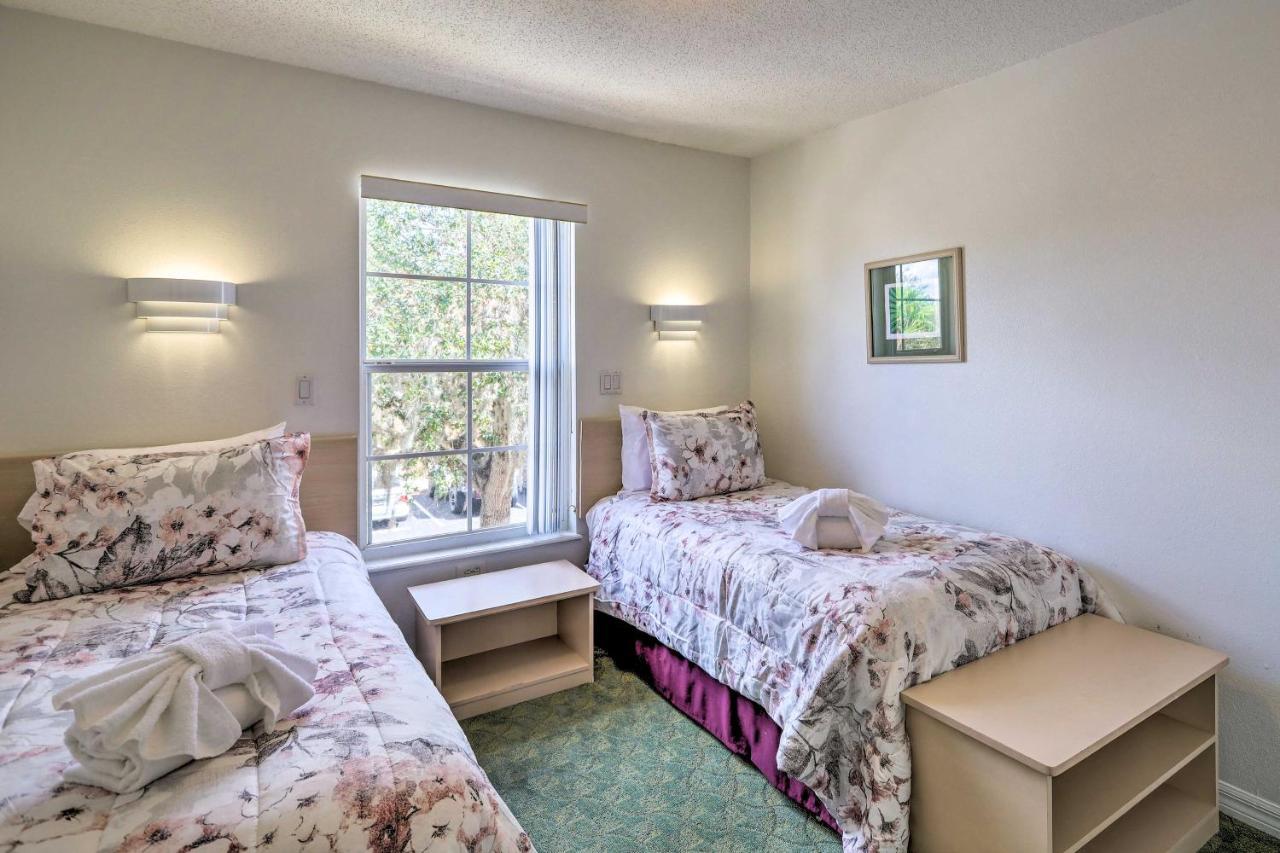Cozy Townhome About 8 Mi To World!